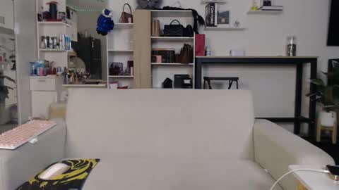 Snapshot of plasticgirll chatting on 02/14/25, 05:25 plasticgirll online show from 02/14/25, 05:25