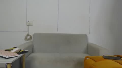 Snapshot of plasticgirll chatting on 10/10/25, 05:34 plasticgirll online show from 10/10/25, 05:34