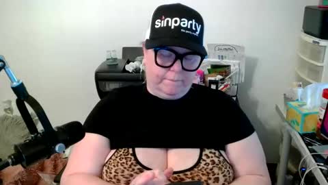 Snapshot of platinumpuzzy chatting on 03/06/25, 06:48 Platinum Puzzy online show from 03/06/25, 06:48