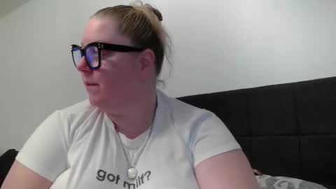 Snapshot of platinumpuzzy chatting on 02/04/26, 12:38 Platinum Puzzy online show from 02/04/26, 12:38
