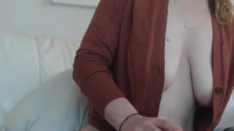 Snapshot of playfulsamira chatting on 09/30/25, 09:36 PlayfulSamira online show from 09/30/25, 09:36