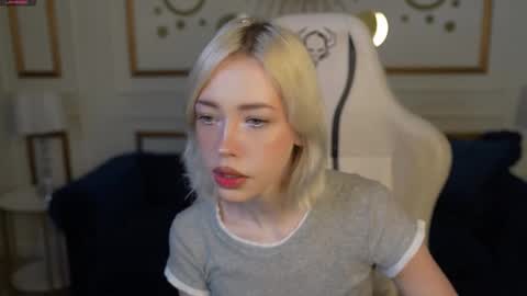 Lana online show from 11/28/25, 11:24