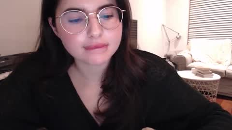 Snapshot of playnofuckinggames chatting on 01/11/25, 09:04 Mary online show from 01/11/25, 09:04