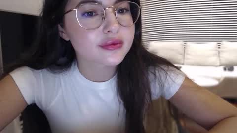 Snapshot of playnofuckinggames chatting on 09/10/25, 09:15 Mary online show from 09/10/25, 09:15