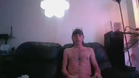 Snapshot of playoncam69 chatting on 12/18/24, 11:02 playoncam69 online show from 12/18/24, 11:02