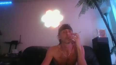 Snapshot of playoncam69 chatting on 12/25/24, 10:06 playoncam69 online show from 12/25/24, 10:06