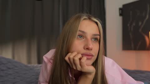 21 y.o Mila online show from 02/27/26, 07:41