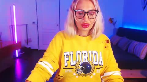 Victoria online show from 12/15/24, 07:53