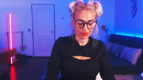 Victoria online show from 12/25/24, 12:27