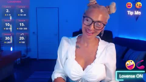 Victoria online show from 09/13/25, 09:03