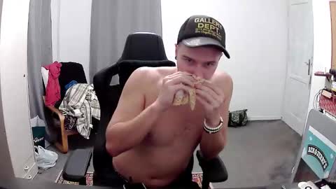 plkrisztian online show from 11/11/25, 11:27