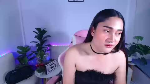 Snapshot of ploysaithailand chatting on 10/04/25, 08:12 Ploysai online show from 10/04/25, 08:12