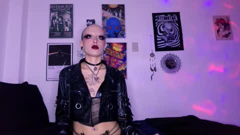    online show from 10/31/25, 12:22