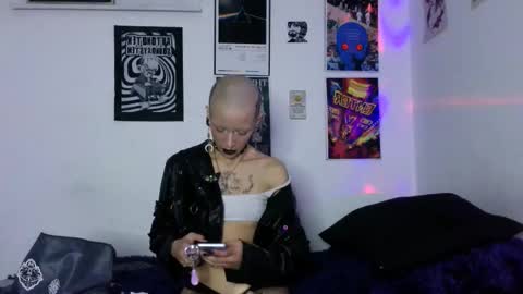 Snapshot of plutonbluemoon_999 chatting on 02/12/26, 02:06 online show from 02/12/26, 02:06