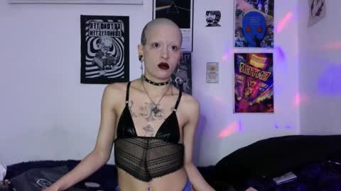 Snapshot of plutonbluemoon_999 chatting on 02/28/26, 02:01 online show from 02/28/26, 02:01