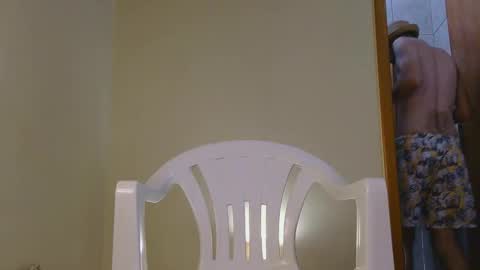 Snapshot of po3t3r0 chatting on 12/27/24, 02:04 juan online show from 12/27/24, 02:04