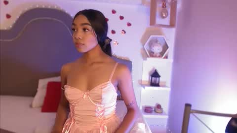 Snapshot of pocahontas_moon chatting on 01/19/26, 02:54 Pocahontas online show from 01/19/26, 02:54