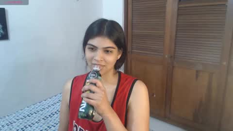 Snapshot of pocahontas_princess__ chatting on 11/22/25, 01:37 Pocahontas online show from 11/22/25, 01:37