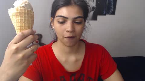 Snapshot of pocahontas_princess__ chatting on 03/19/26, 06:12 Pocahontas online show from 03/19/26, 06:12