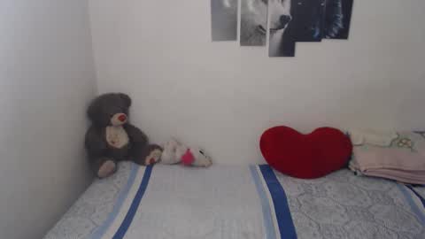 Snapshot of pocahontas_princess__ chatting on 03/25/26, 06:36 Pocahontas online show from 03/25/26, 06:36