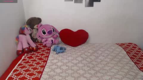 Snapshot of pocahontas_princess__ chatting on 04/14/26, 01:50 Pocahontas online show from 04/14/26, 01:50
