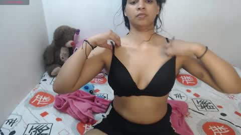 Snapshot of pocahontas_princess__ chatting on 05/21/26, 02:35 Pocahontas online show from 05/21/26, 02:35