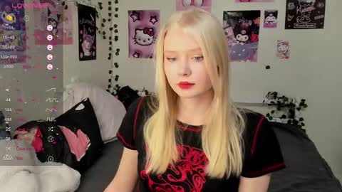 Snapshot of pocet_barbie chatting on 01/15/25, 09:24 Mary online show from 01/15/25, 09:24