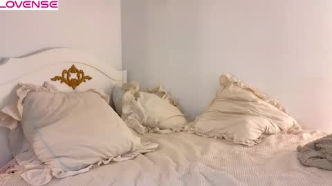 Rose online show from 12/14/25, 02:33