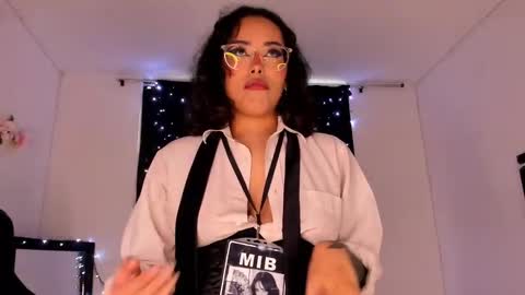 Willow                      Hours 12pm to 630pm Colombian time FRIDAY AND SUNDAY FREE DAYS online show from 01/05/25, 09:03