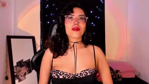 Willow                      Hours 12pm to 630pm Colombian time FRIDAY AND SUNDAY FREE DAYS online show from 03/10/25, 05:50