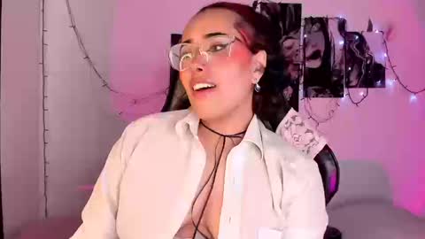 Willow                      Hours 12pm to 630pm Colombian time FRIDAY AND SUNDAY FREE DAYS online show from 09/17/25, 06:31