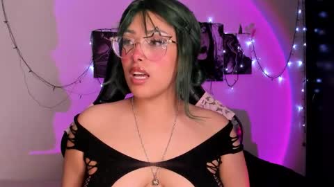 Willow                      Hours 12pm to 630pm Colombian time FRIDAY AND SUNDAY FREE DAYS online show from 11/27/25, 05:48