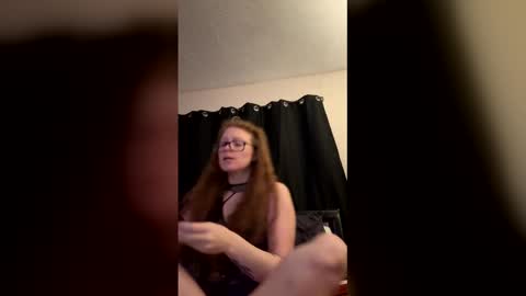 Snapshot of poisonivyy95 chatting on 03/03/26, 03:12 poisonivyy95 online show from 03/03/26, 03:12