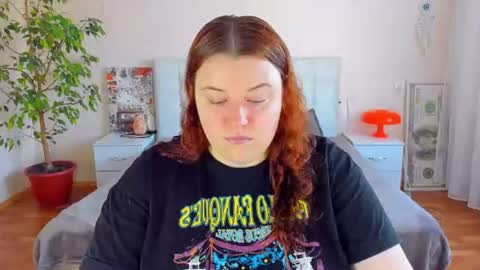 Snapshot of polinasallivan chatting on 06/24/26, 02:16 Polina online show from 06/24/26, 02:16