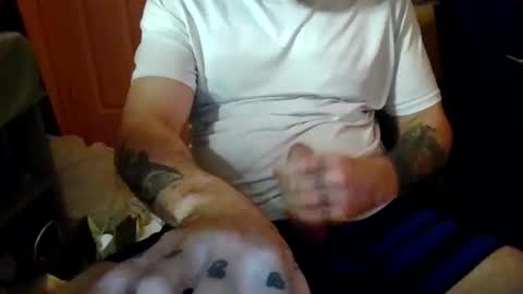 Snapshot of polishrifle3 chatting on 11/14/25, 07:40 jaws online show from 11/14/25, 07:40