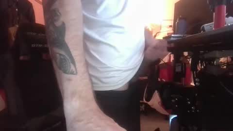 Snapshot of polishrifle3 chatting on 12/15/25, 03:55 jaws online show from 12/15/25, 03:55