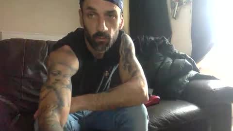Snapshot of polla101 chatting on 10/18/25, 10:27 aquiles online show from 10/18/25, 10:27