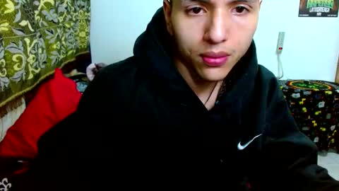 Snapshot of pollon8_kbezon chatting on 02/27/25, 10:09 Gian online show from 02/27/25, 10:09
