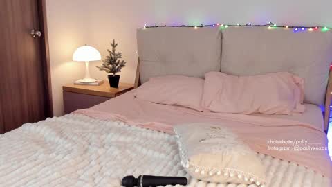 Snapshot of polly_____ chatting on 12/13/24, 01:37 Polly online show from 12/13/24, 01:37