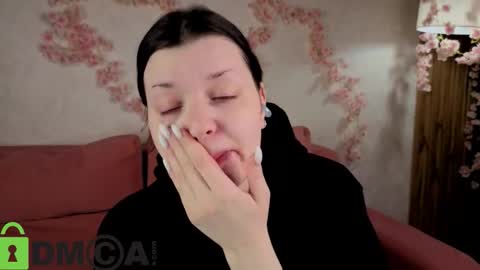 Polly online show from 11/12/25, 02:01