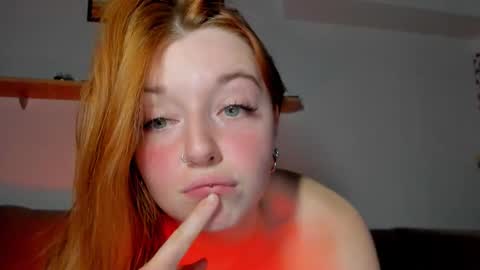 Snapshot of polly_luna chatting on 09/13/25, 01:05 Polly online show from 09/13/25, 01:05