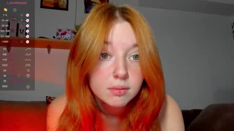 Snapshot of polly_luna chatting on 09/30/25, 11:48 Polly online show from 09/30/25, 11:48