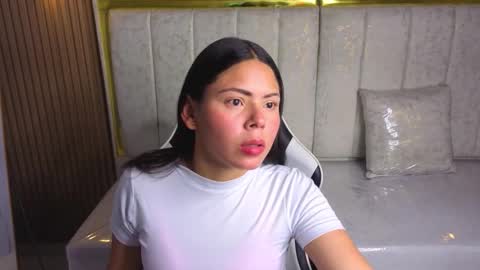 Snapshot of polly_tx chatting on 11/26/25, 03:07 Online 2200 to 600 online show from 11/26/25, 03:07