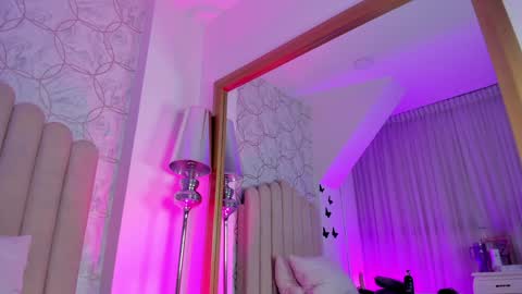 Snapshot of pollygrey_ chatting on 01/25/25, 06:01 Carolina online show from 01/25/25, 06:01