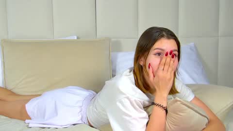 Snapshot of pollylanders chatting on 12/09/24, 04:45 Polly online show from 12/09/24, 04:45