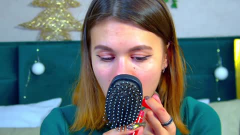 Snapshot of pollylanders chatting on 12/26/24, 03:38 Polly online show from 12/26/24, 03:38