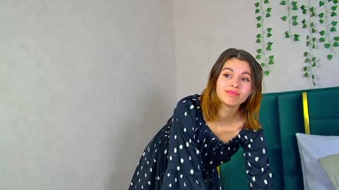 Snapshot of pollylanders chatting on 01/24/25, 11:45 Polly online show from 01/24/25, 11:45