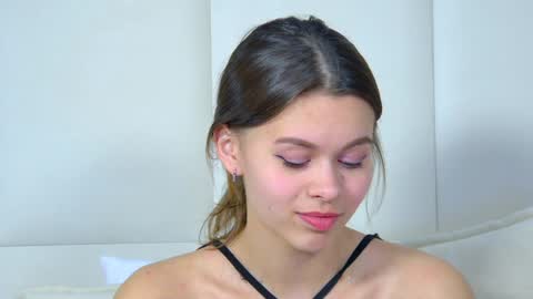 Snapshot of pollylanders chatting on 02/03/25, 04:57 Polly online show from 02/03/25, 04:57