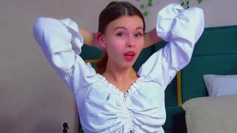 Snapshot of pollylanders chatting on 03/02/25, 12:42 Polly online show from 03/02/25, 12:42