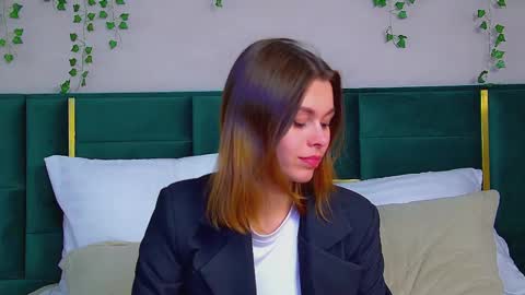 Snapshot of pollylanders chatting on 03/10/25, 12:18 Polly online show from 03/10/25, 12:18